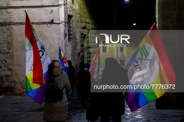 In six Lazio squares the #lostessobacio initiative for the visibility of lesbian and gay couples. Baci Perugina and postcards were distribut...