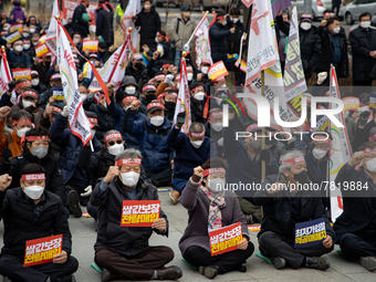 Farmers shout slogans during the National Farmers' Congress hold in front of the Korea Development Bank in Yeouido, Seoul, on February 25 20...