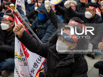 Farmers shout slogans during the National Farmers' Congress hold in front of the Korea Development Bank in Yeouido, Seoul, on February 25 20...