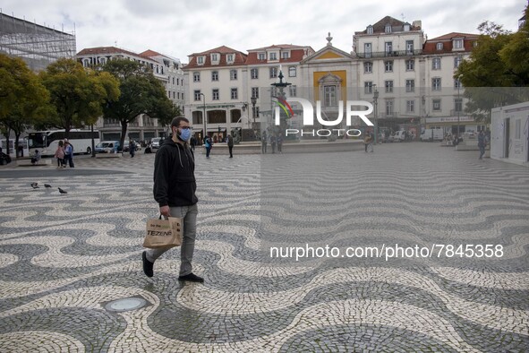 A man wearing a protective mask is seen walking around Praça de Rossio, Lisbon. February 20, 2022. The Portuguese General Health Direction (...