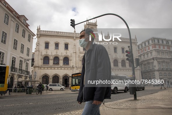 A man wearing a protective mask is seen walking around Praça de Rossio, Lisbon. February 20, 2022. The Portuguese General Health Direction (...