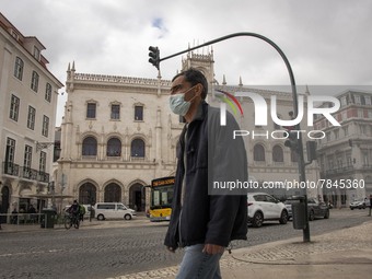 A man wearing a protective mask is seen walking around Praça de Rossio, Lisbon. February 20, 2022. The Portuguese General Health Direction (...