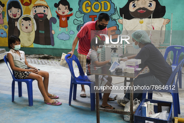 People wait for COVID-19 antigen test, amid the coronavirus Omicron (COVID-19) pandemic, in Bangkok, Thailand, 05 March 2022. 