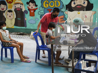 People wait for COVID-19 antigen test, amid the coronavirus Omicron (COVID-19) pandemic, in Bangkok, Thailand, 05 March 2022. (