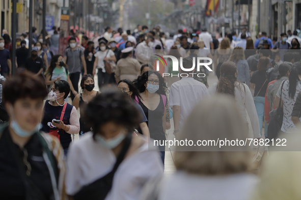 Passers-by in the Zócalo of Mexico City during the change to green epidemiological traffic light after recording a decrease in hospital occu...