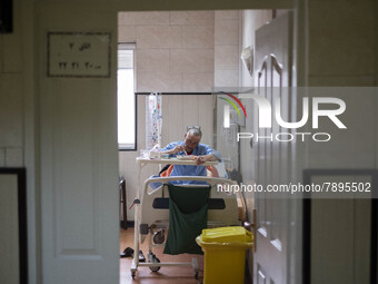 An Iranian man who is infected by COVID-19 eats meal as he sits on a hospital bed at a COVID-19 ward in a hospital in the holy city of Qom 1...