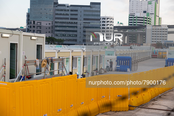  Two COVID patients can be seen at the Tsing Yi Community Isolation Centre, in Hong Kong, China, on Mar 12, 2022. 