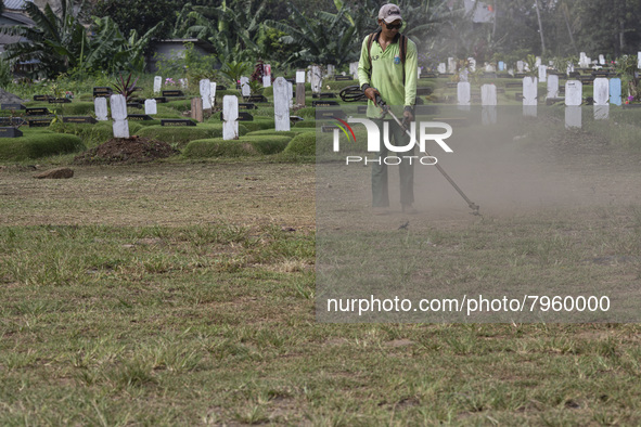 Officers clean the COVID-19 graveyard in Srengsesngsawah, South Jakata, Jakarta, Indonesia. Towards Ramadan, officers clean the graves, so t...