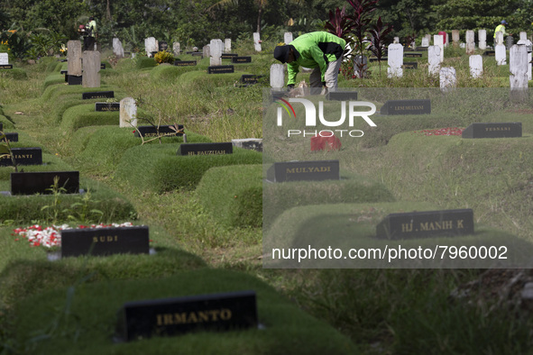 Officers clean the COVID-19 graveyard in Srengsesngsawah, South Jakata, Jakarta, Indonesia. Towards Ramadan, officers clean the graves, so t...