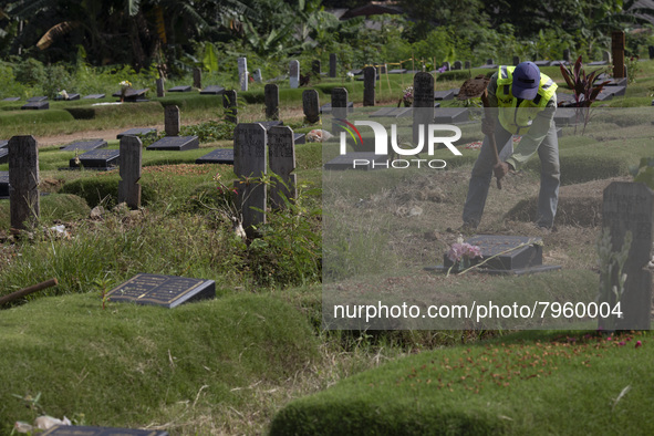 Officers clean the COVID-19 graveyard in Srengsesngsawah, South Jakata, Jakarta, Indonesia. Towards Ramadan, officers clean the graves, so t...