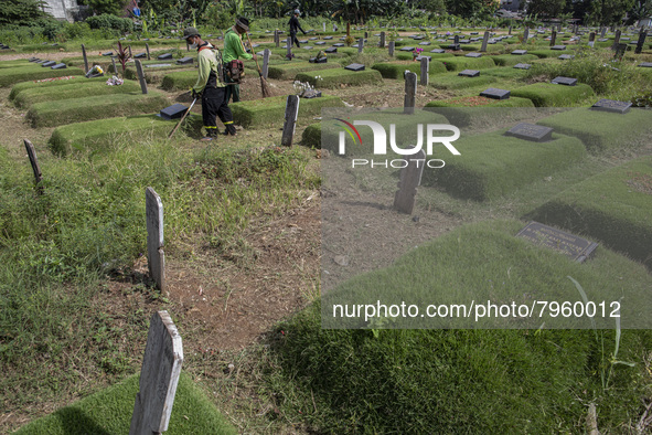 Officers clean the COVID-19 graveyard in Srengsesngsawah, South Jakata, Jakarta, Indonesia. Towards Ramadan, officers clean the graves, so t...