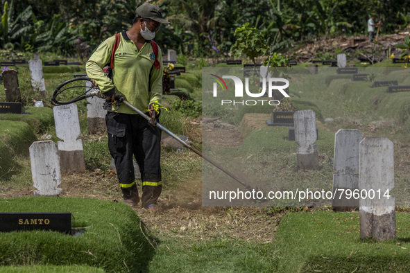 Officers clean the COVID-19 graveyard in Srengsesngsawah, South Jakata, Jakarta, Indonesia. Towards Ramadan, officers clean the graves, so t...