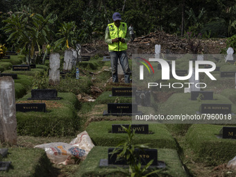 Officers clean the COVID-19 graveyard in Srengsesngsawah, South Jakata, Jakarta, Indonesia. Towards Ramadan, officers clean the graves, so t...