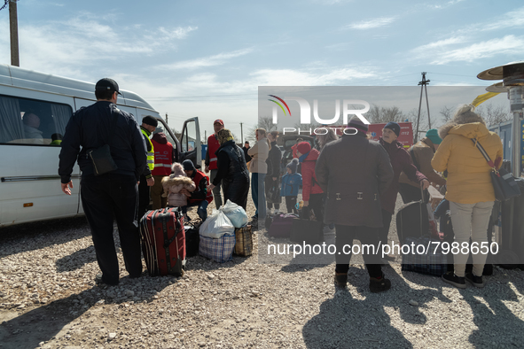 Ukrainian citizens just arrived from the border are seen at the transit point for refugees in Palanca, south Moldova, on 2022-03-27. 