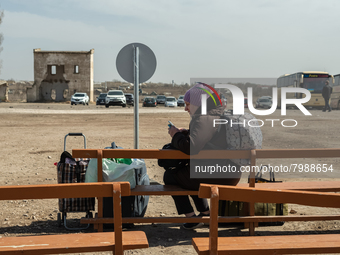 An Ukrainian woman is seen waiting for the transport to Romania at the transit point for refugees in Palanca, south Moldova, on 2022-03-27....