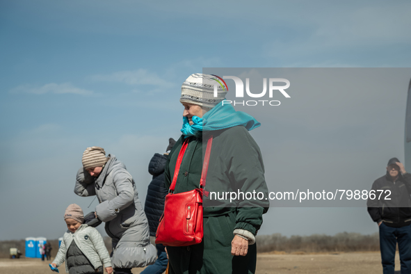 Ukrainian citizens are seen at the transit point for refugees in Palanca, south Moldova, on 2022-03-27. 