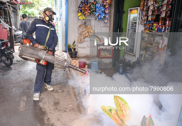 Health officials in the field of public environment carry out fumigation of the environment on residents in Grinding, Jakarta on March 29, 2...