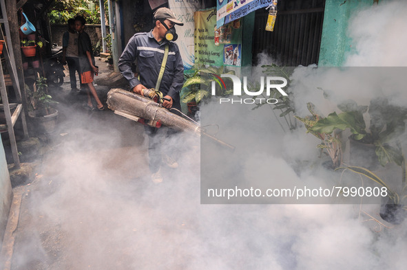 Health officials in the field of public environment carry out fumigation of the environment on residents in Grinding, Jakarta on March 29, 2...