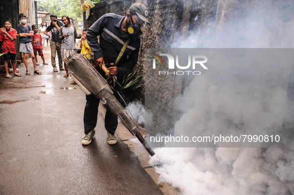 Health officials in the field of public environment carry out fumigation of the environment on residents in Grinding, Jakarta on March 29, 2...