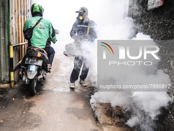 Health officials in the field of public environment carry out fumigation of the environment on residents in Grinding, Jakarta on March 29, 2...