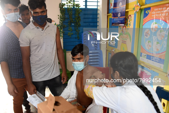 Slum dwellers receive a dose of COVID-19 vaccine at a makeshift vaccination center at Karail Slum in Dhaka, Bangladesh, on March 29, 2022

 