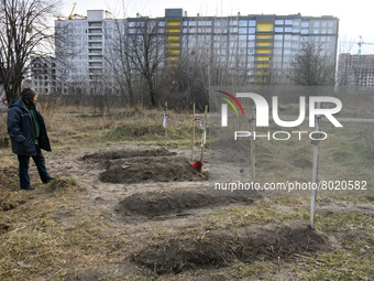 Graves with bodies of civilians next to apartments blocks in the recaptured by the Ukrainian army Bucha city near Kyiv, Ukraine, 04 April 20...