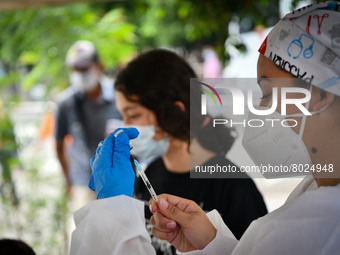 A health system officer prepares a dose of anti-Covid-19 vaccine in the sector of La Parada, near the city of Cúcuta on the Colombian-Venezu...