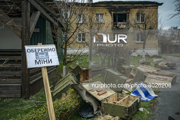 Warning of mines in the neighborhoods of Borodianka after being retaken by ukrainian army, russian army planted mines in the city and its ou...