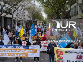 A large group of people in front of the Ministry of Health manifests itself in better conditions with boards and flags, on April 7, 2022, in...