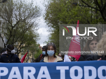 A large group of people in front of the Ministry of Health manifests itself in better conditions with boards and flags, on April 7, 2022, in...