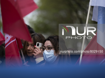 A large group of people in front of the Ministry of Health manifests itself in better conditions with boards and flags, on April 7, 2022, in...