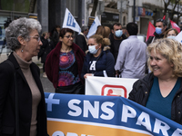 A large group of people in front of the Ministry of Health manifests itself in better conditions with boards and flags, on April 7, 2022, in...