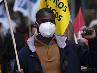 A large group of people in front of the Ministry of Health manifests itself in better conditions with boards and flags, on April 7, 2022, in...