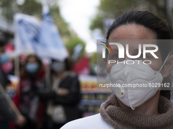 A large group of people in front of the Ministry of Health manifests itself in better conditions with boards and flags, on April 7, 2022, in...