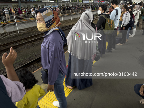 People at Tanah Abang Station, Jakarta, Indonesia, on April 20, 2022 amid the COVID-19 pandemic.