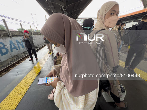 People at Tanah Abang Station, Jakarta, Indonesia, on April 20, 2022 amid the COVID-19 pandemic.