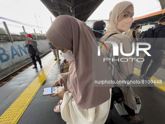 People at Tanah Abang Station, Jakarta, Indonesia, on April 20, 2022 amid the COVID-19 pandemic.(