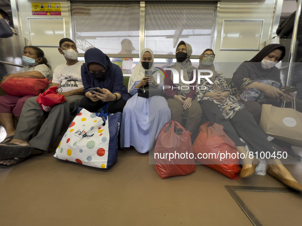 People at Tanah Abang Station, Jakarta, Indonesia, on April 20, 2022 amid the COVID-19 pandemic.