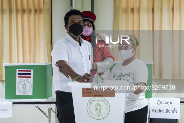 Independent candidate Chadchart Sittipunt casts his vote in the governor elections in Bangkok, Thailand, 22 May 2022. Residents of the Thai...