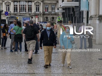 People wearing protective masks are seen walking near the Restauradores monument. Lisbon, May 23, 2022. The European Centre for Disease Prev...