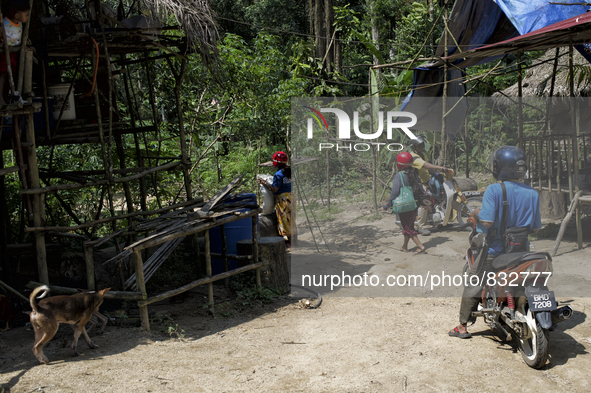 Motovichel is a main transportaion for vilige. They are going to market(somewhere in Gombak) for selling washed Tin. Malaysia is one of the...