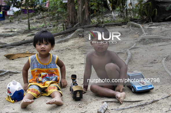 The future of orang asli. Yee Khei Le(3) and Sanni(4). Malaysia is one of the most fast developing country nevertheless , the modernism ther...