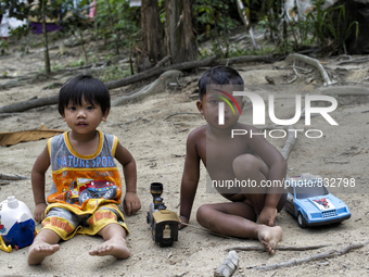 The future of orang asli. Yee Khei Le(3) and Sanni(4). Malaysia is one of the most fast developing country nevertheless , the modernism ther...