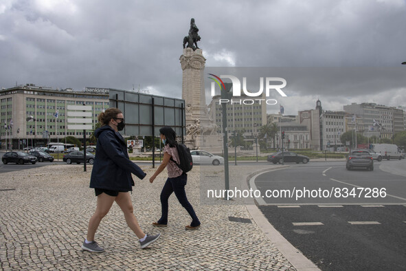 People are seen walking around the Marquez de Pombal monument. Lisbon, June 03, 2022. Portugal has already passed the peak of this COVID-19...