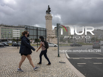 People are seen walking around the Marquez de Pombal monument. Lisbon, June 03, 2022. Portugal has already passed the peak of this COVID-19...