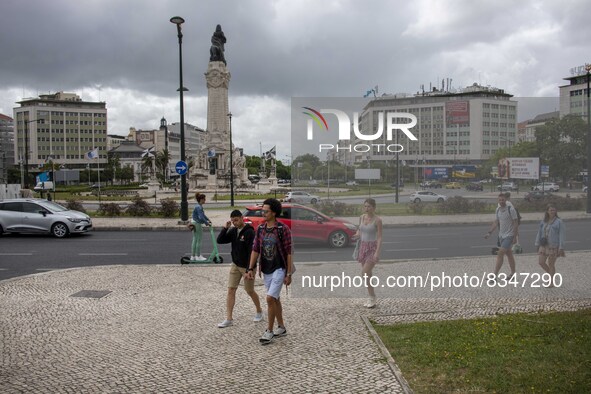 People are seen walking around the Marquez de Pombal monument. Lisbon, June 03, 2022. Portugal has already passed the peak of this COVID-19...