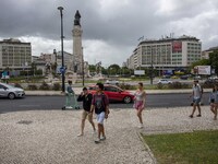 People are seen walking around the Marquez de Pombal monument. Lisbon, June 03, 2022. Portugal has already passed the peak of this COVID-19...