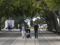 People are seen walking in the vicinity of Eduardo VII Gardens. Lisbon, June 03, 2022. Portugal has already passed the peak of this COVID-19...