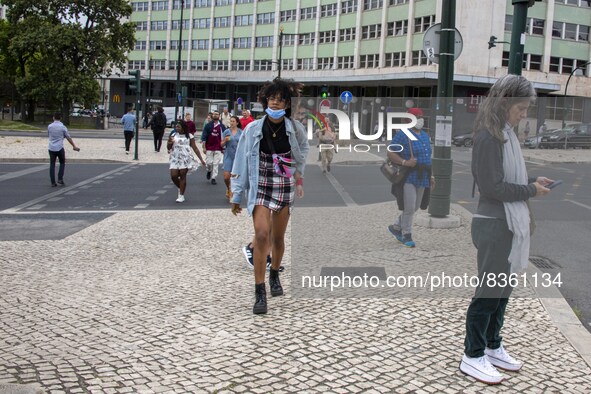 A group of people is seen walking along a nearby avenue that crosses the vicinity of Eduardo VII Gardens. Lisbon, June 03, 2022. According t...