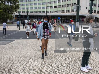 A group of people is seen walking along a nearby avenue that crosses the vicinity of Eduardo VII Gardens. Lisbon, June 03, 2022. According t...